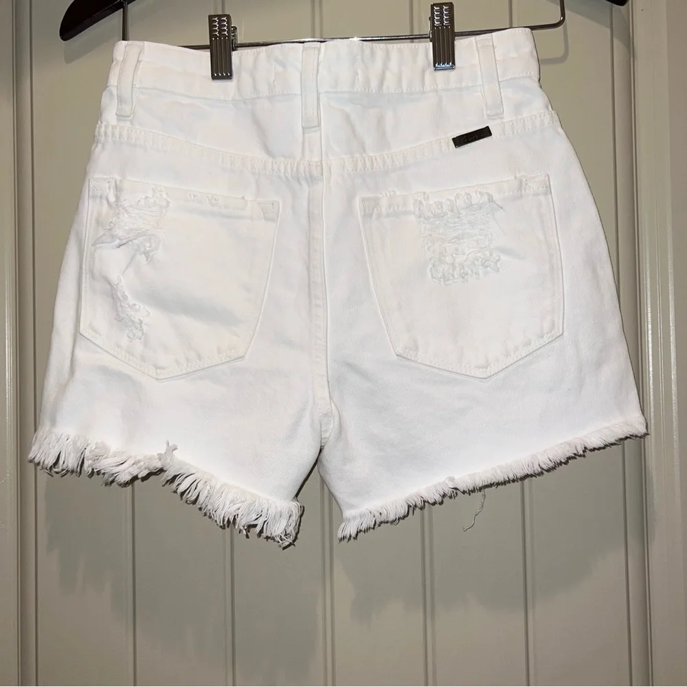 KANCAN -WOMEN’S WHITE SHORT CUT- OFF DISTRESSED
